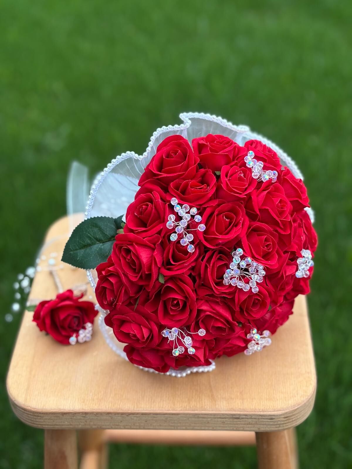 Yeni Sezon Gelin Çiçeği Ve Damat Yaka Çiçeği Kırmızı Gül Demeti! Nişan Düğün Buketi